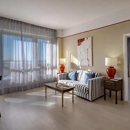 Готель Sina Astor 4*