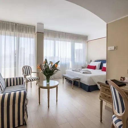 Готель Sina Astor 4*