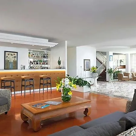 Sina Astor Hotel 4*