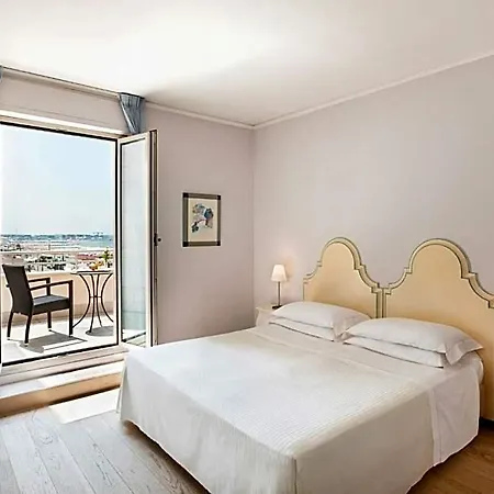 Sina Astor 4*