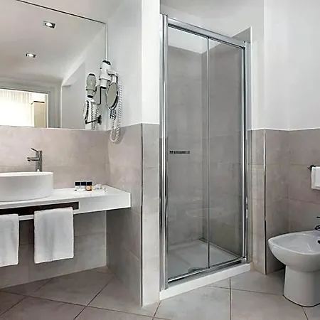 Sina Astor 4*