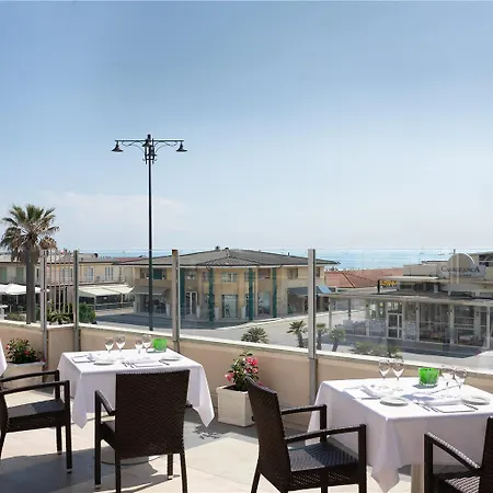 Sina Astor Hotel