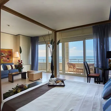 Sina Astor Hotel