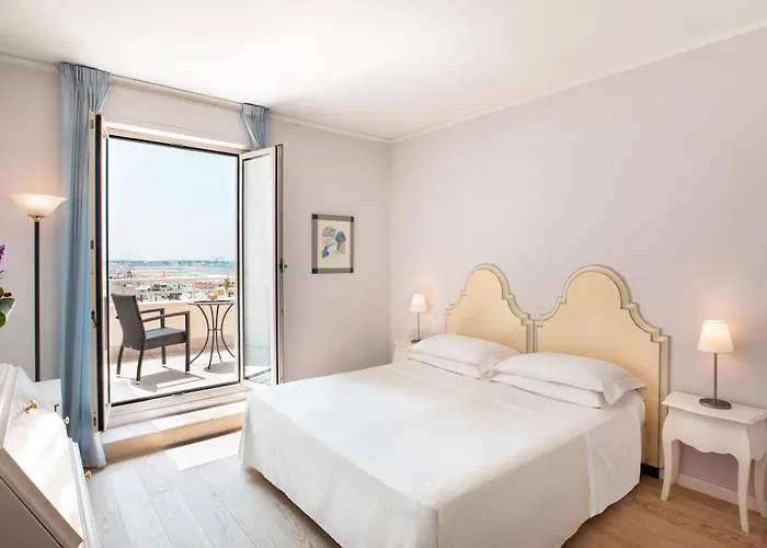 Sina Astor Viareggio