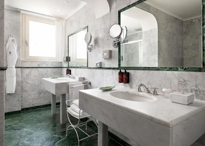 シーナ アスター ヴィアレッジョ