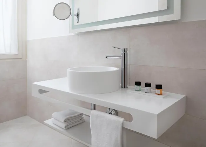 シーナ アスター 4*