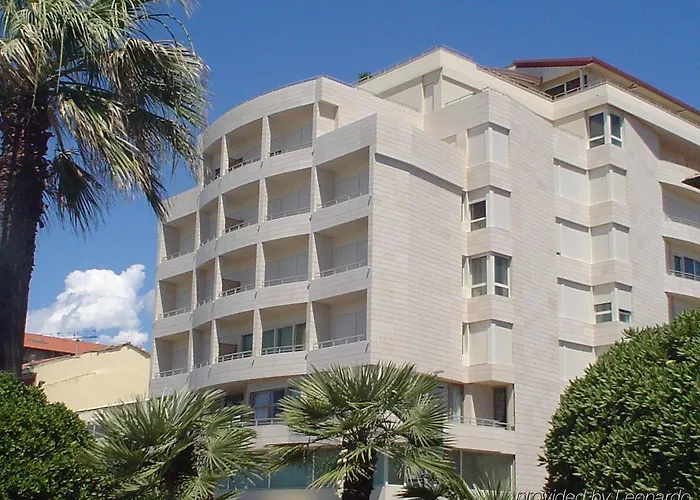 シーナ アスター ヴィアレッジョ